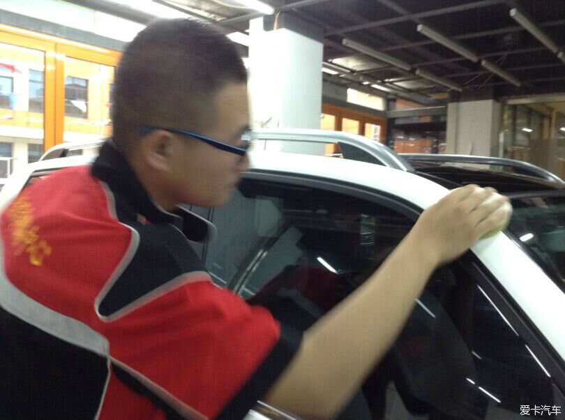 東營美佳汽車服務中心 專業漆面護理，煥新奔馳GLK300的奪目光彩